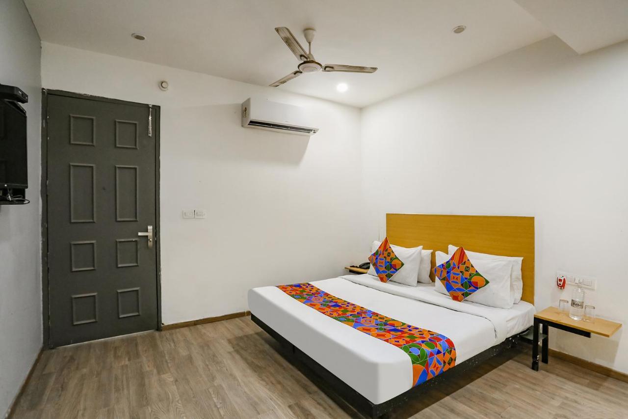 Fabhotel Vat - Meera Bagh Deli Exterior foto