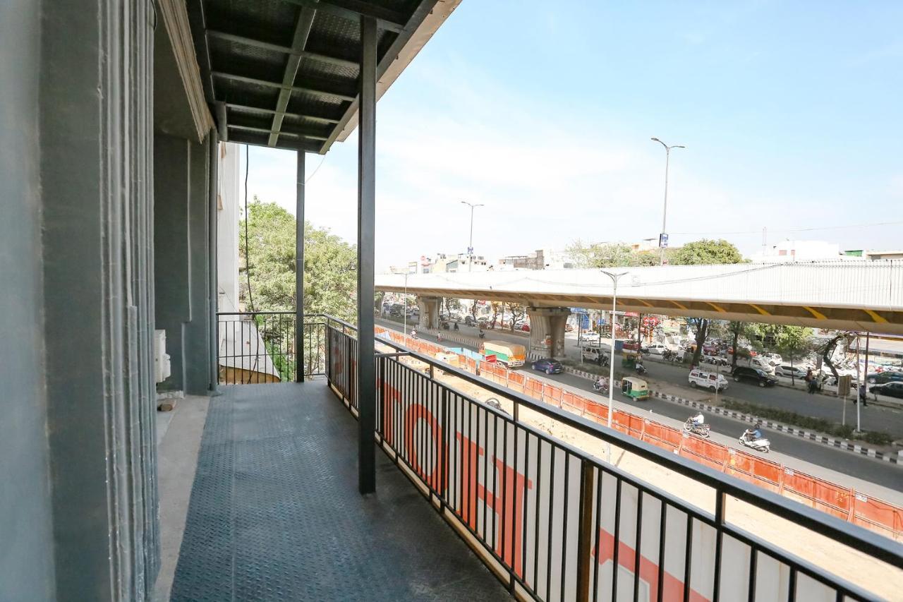 Fabhotel Vat - Meera Bagh Deli Exterior foto